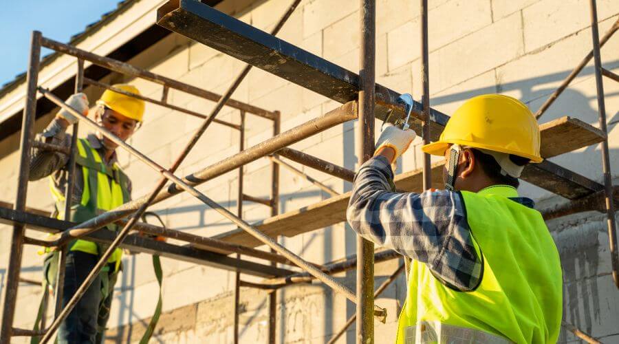 Professional gutter cleaning in Clio, CA